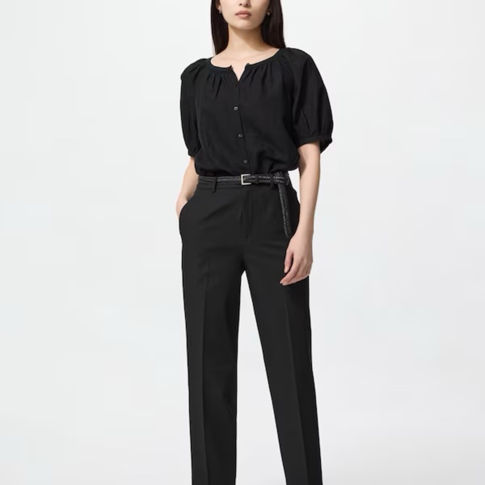 Uniqlo Black Cropped Jumpsuit with Puff Sleeves